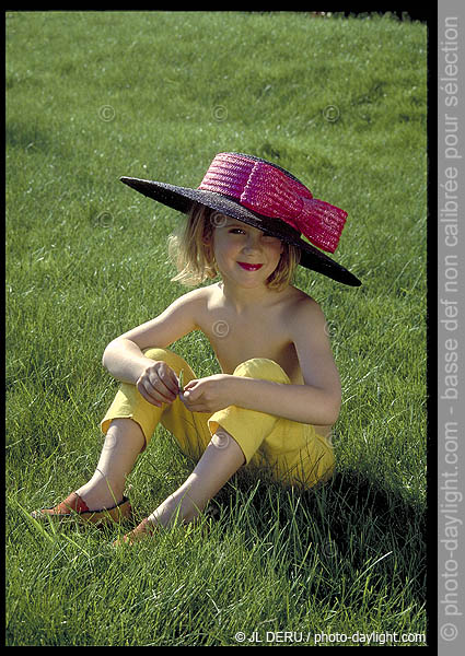 petite fille au chapeau - little girl with hat